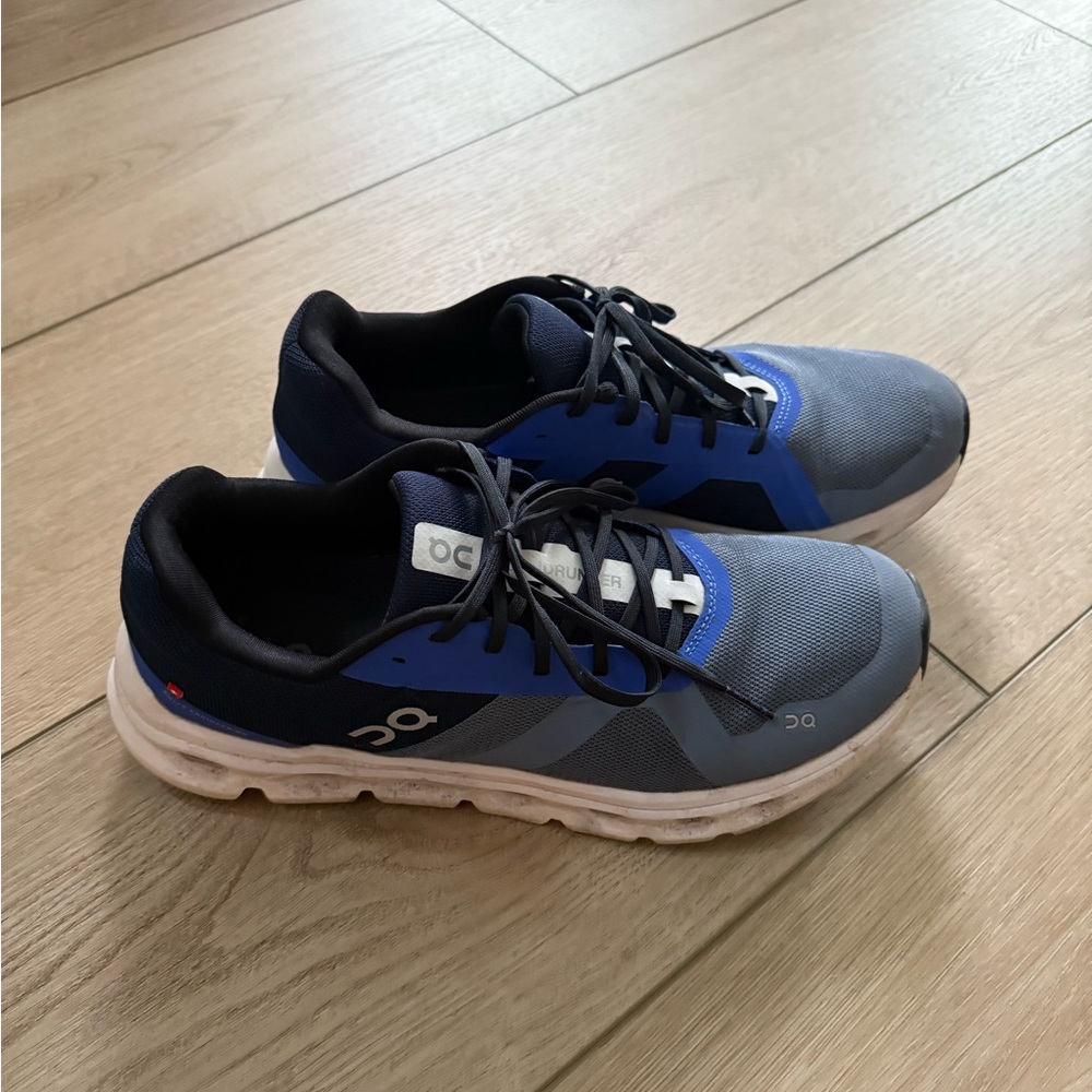 On Running Men's On Cloudrunner - Metal/Midnight - EUC